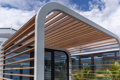 SPACEE Deck accessory made with a white painted steel frame and aluminium steel bats.